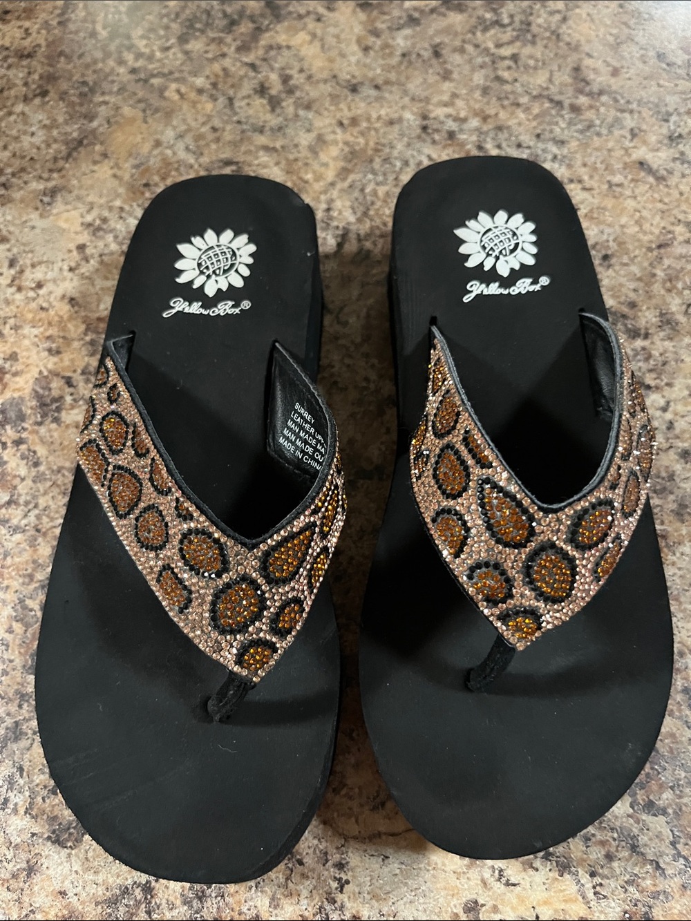 Yellow Box Surrey Women's Black Flip Flops Leopard Crystal Straps size 6 NWOB